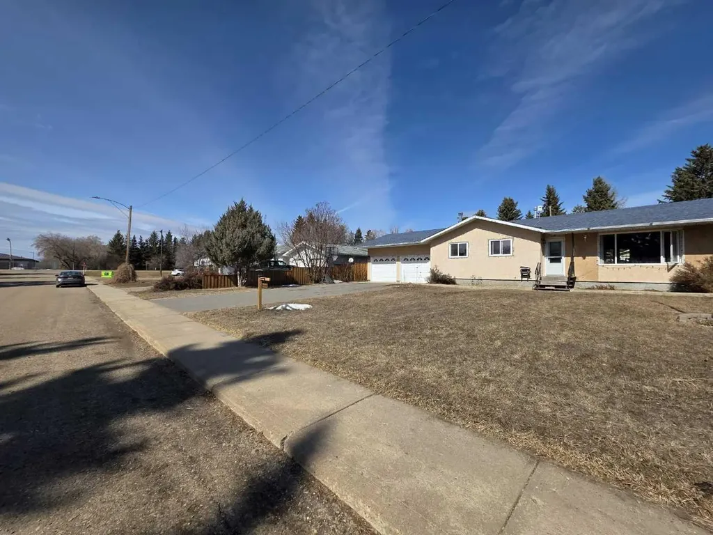 5208 54 Avenue Edgerton AB T0B 1K0