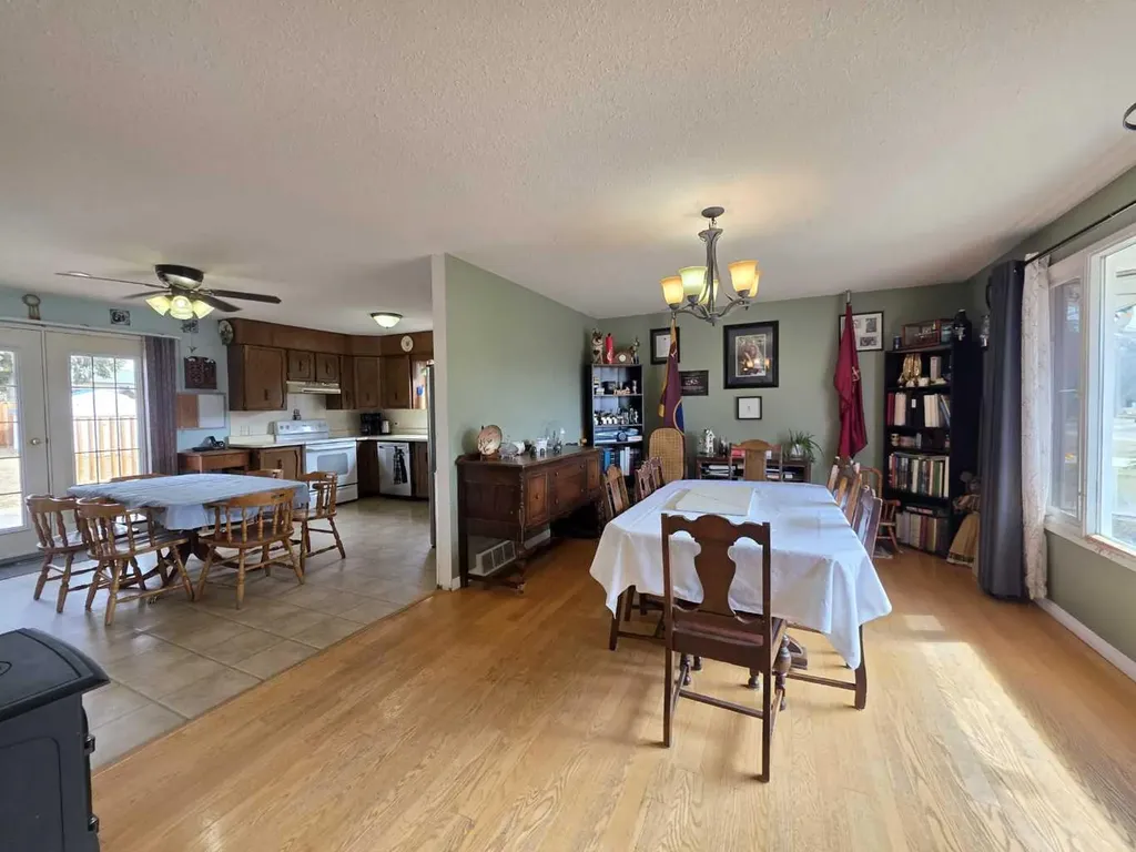 5208 54 Avenue Edgerton AB T0B 1K0