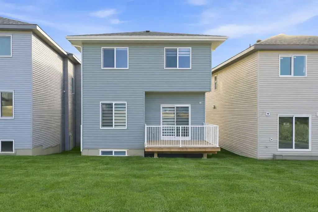 105 Heritage Boulevard Cochrane AB T4C 3G8
