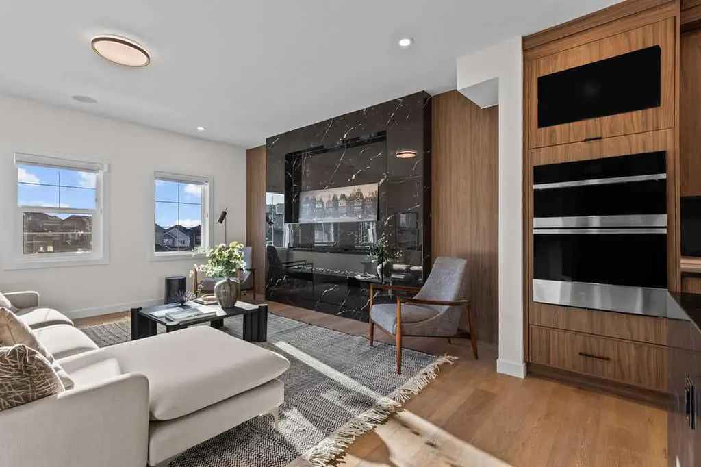 105 Heritage Boulevard Cochrane AB T4C 3G8