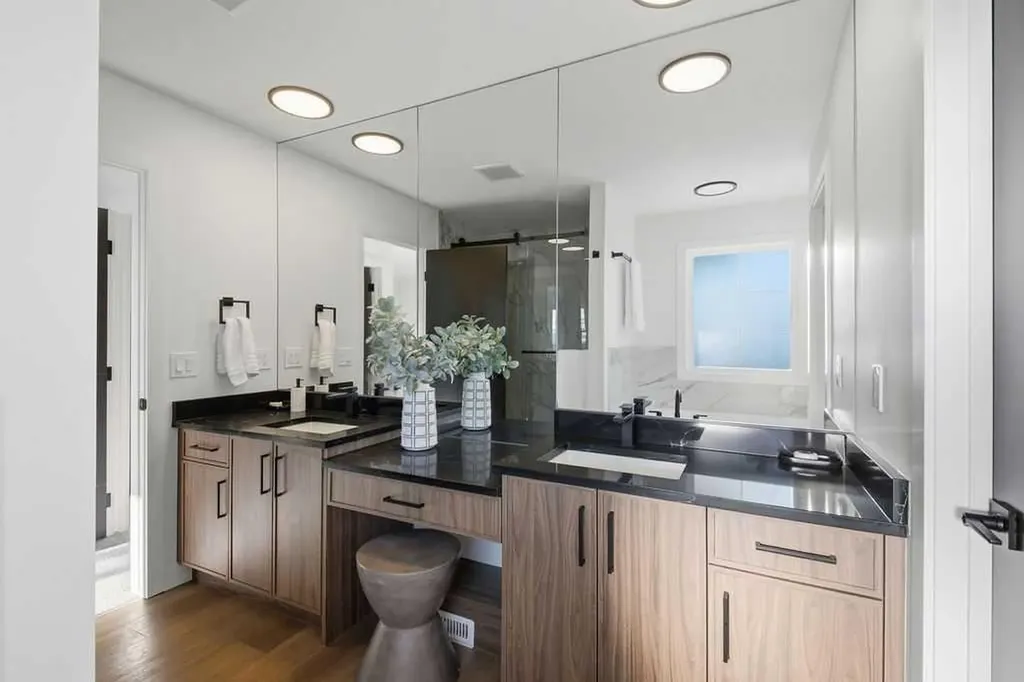 105 Heritage Boulevard Cochrane AB T4C 3G8