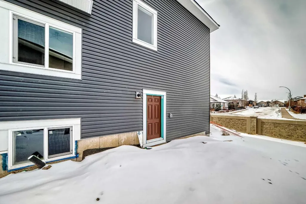 69 Lakes Estates Circle Strathmore AB T1P 0B7
