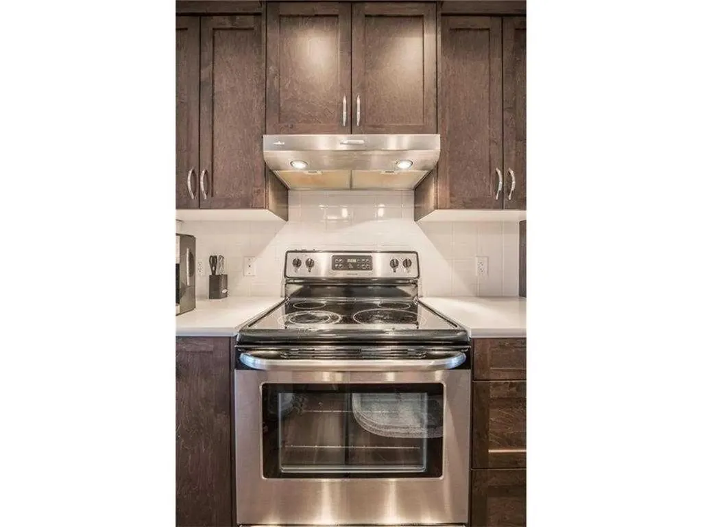 538 Panatella Walk NW Calgary AB T3K 0Z4