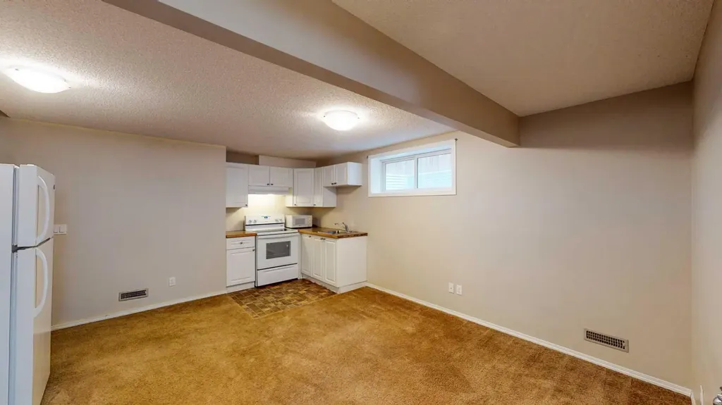 198 Skyview Point Road NE Calgary AB T3N 0K6