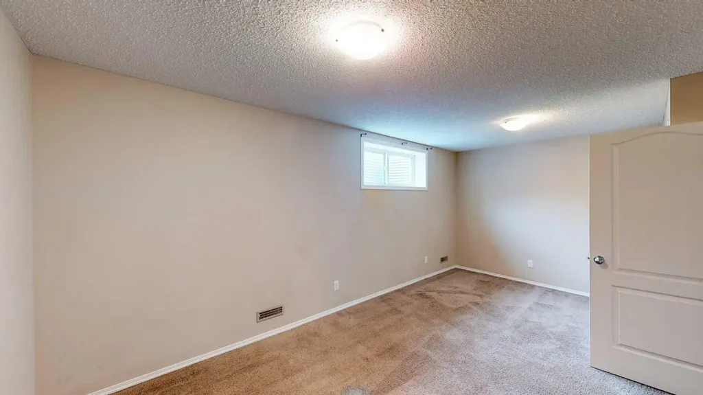 198 Skyview Point Road NE Calgary AB T3N 1B6