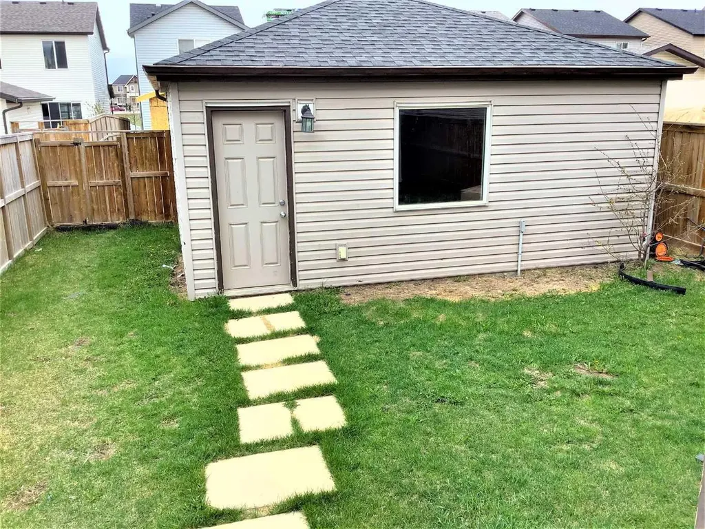 198 Skyview Point Road NE Calgary AB T3N 1B6