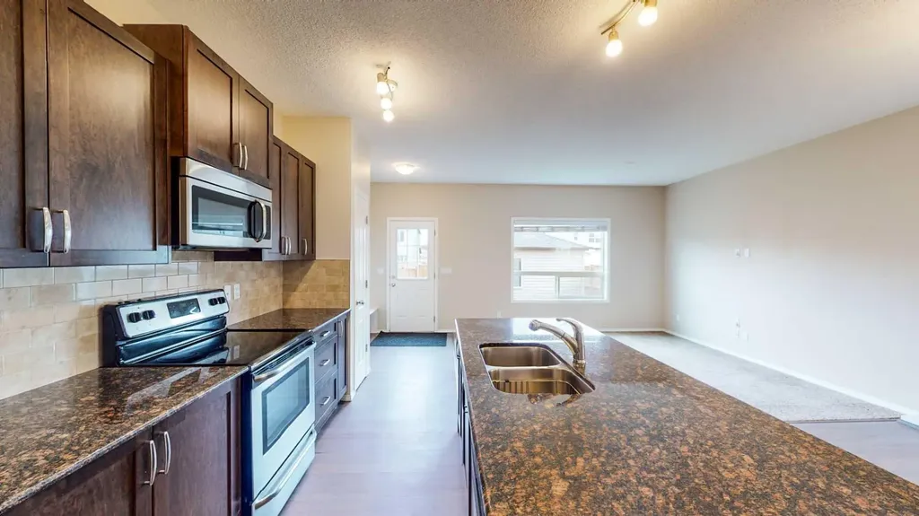 198 Skyview Point Road NE Calgary AB T3N 1B6