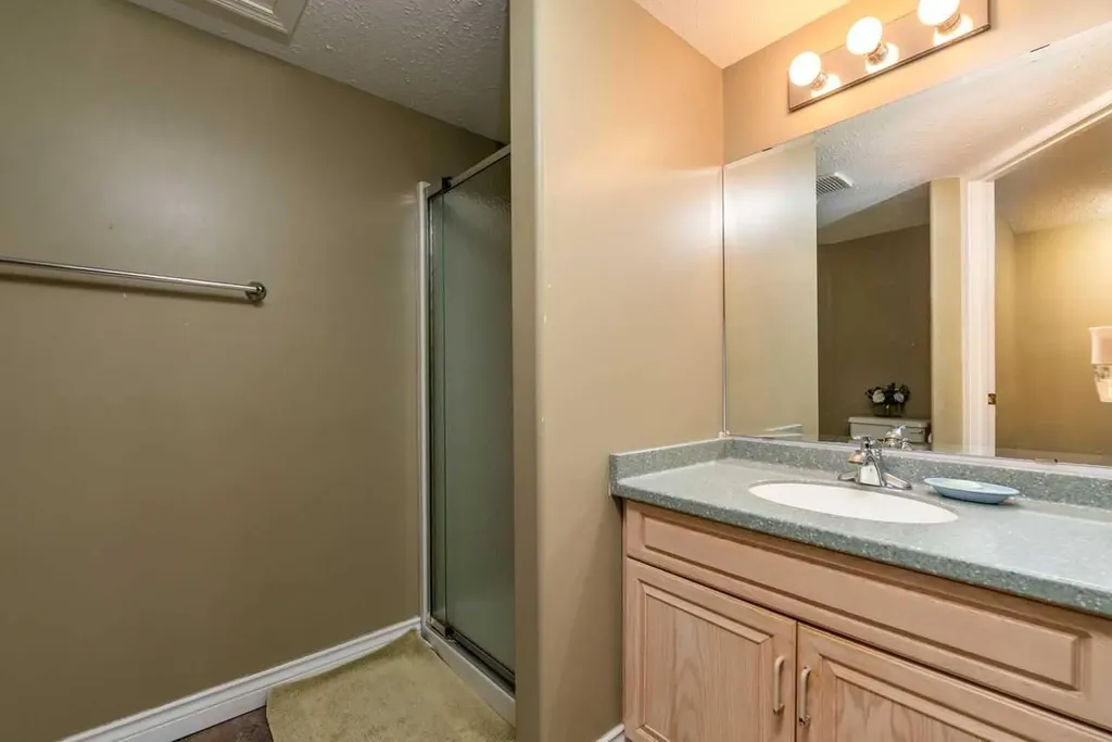 4002 60 Avenue Lloydminster AB T9V 2R9