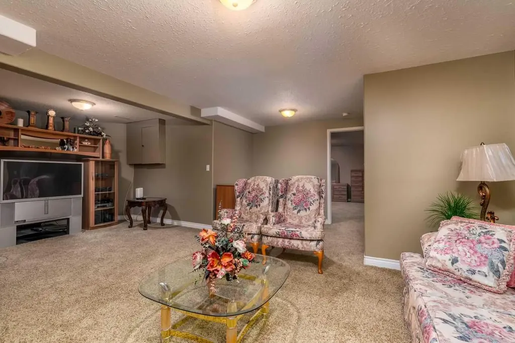 4002 60 Avenue Lloydminster AB T9V 2R9