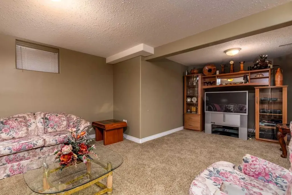 4002 60 Avenue Lloydminster AB T9V 2R9