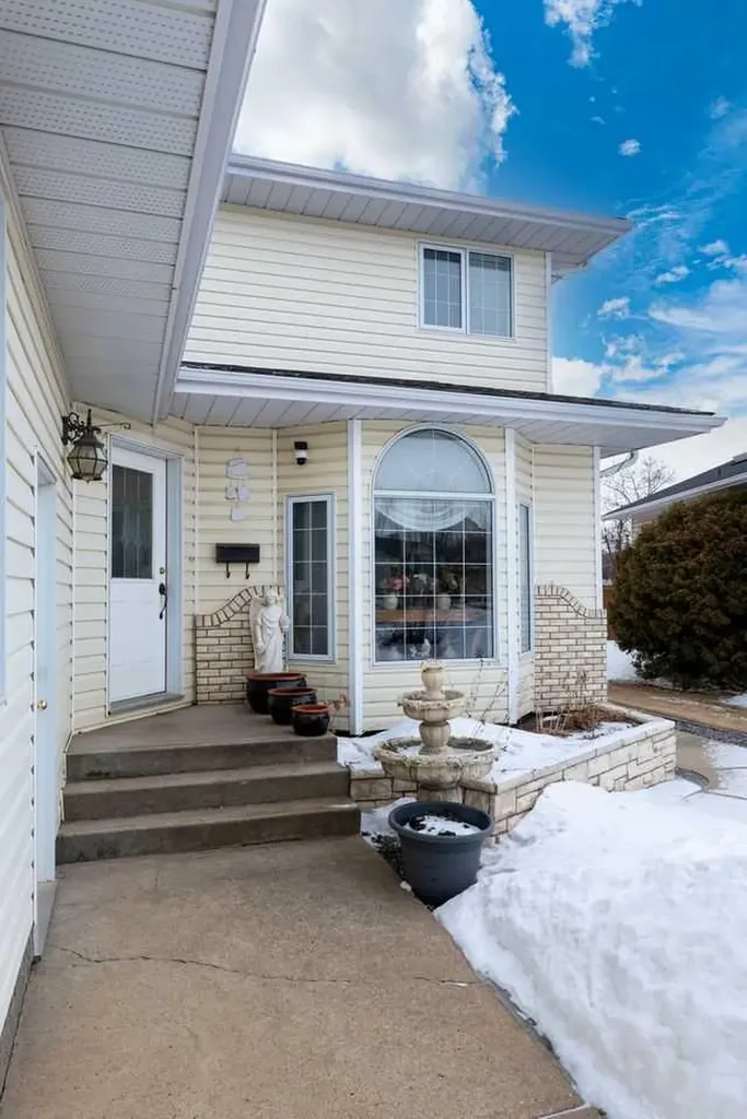4002 60 Avenue Lloydminster AB T9V 2R9