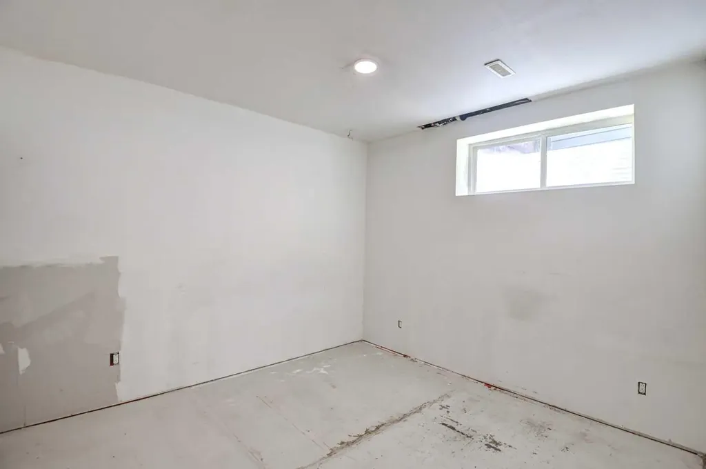 195 Masters Avenue SE Calgary AB T3M 2B7