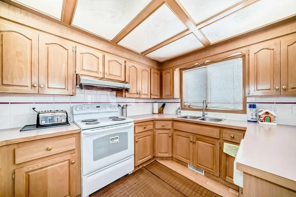 223 Hawkstone Close NW Calgary AB T3G 3P3