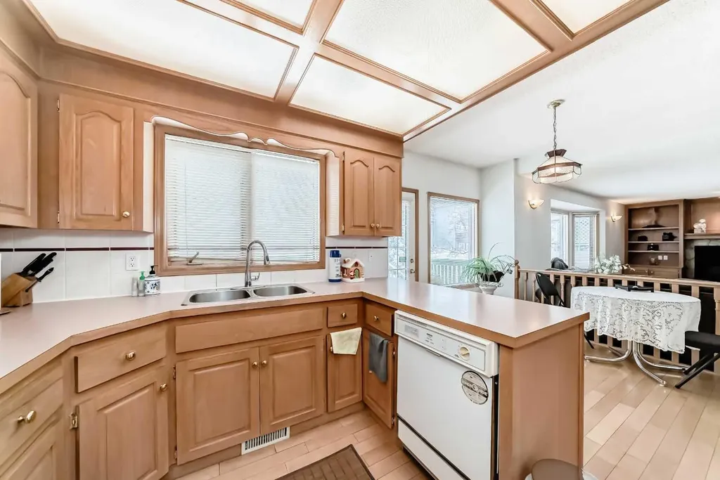 223 Hawkstone Close NW Calgary AB T3G 3P3