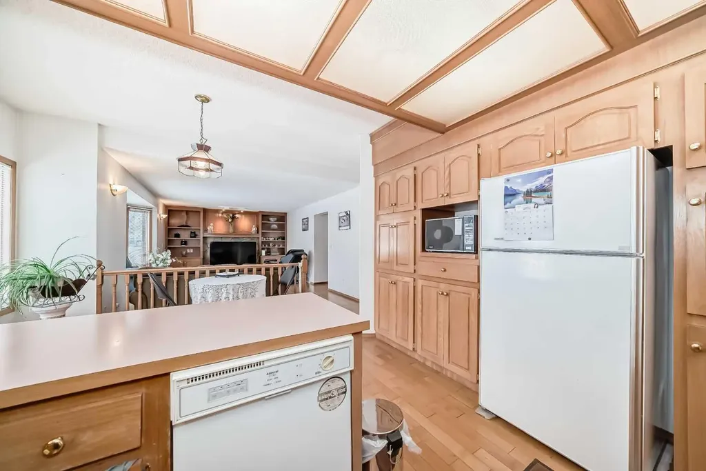 223 Hawkstone Close NW Calgary AB T3G 3P3