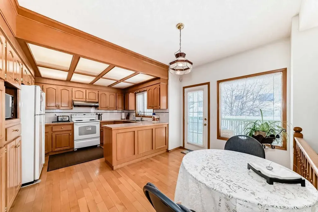 223 Hawkstone Close NW Calgary AB T3G 3P3