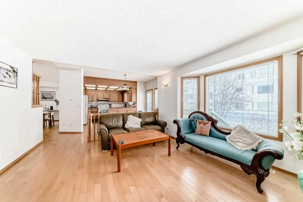 223 Hawkstone Close NW Calgary AB T3G 3P3