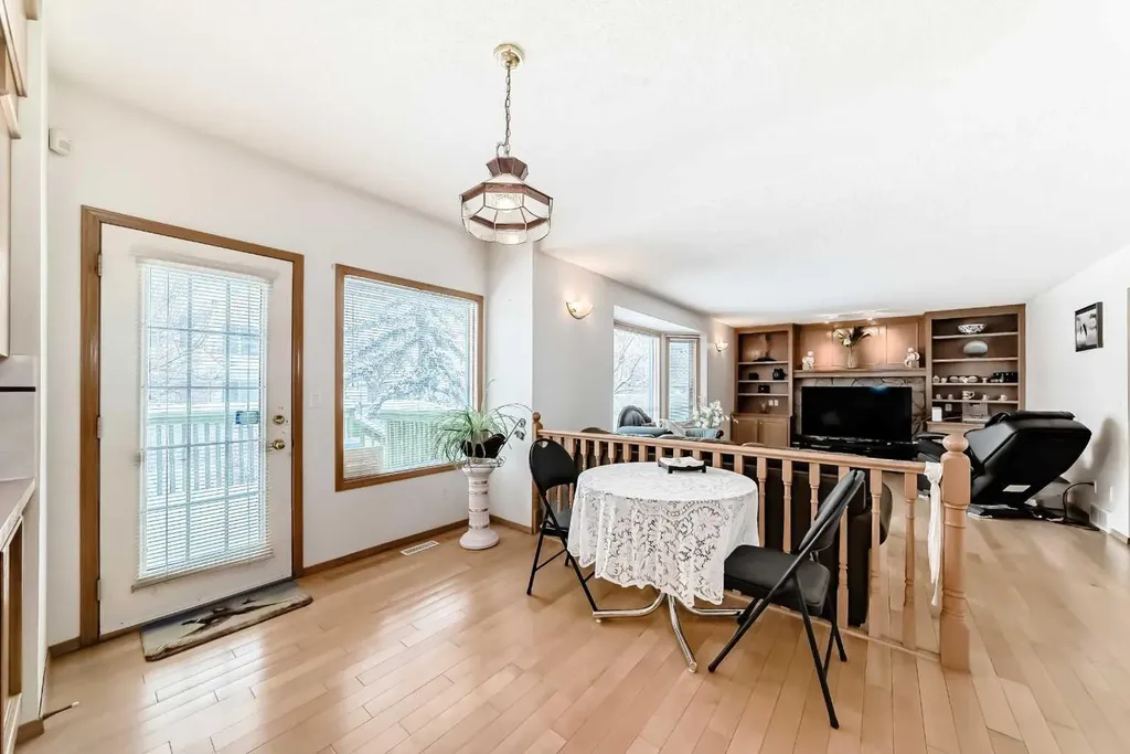 223 Hawkstone Close NW Calgary AB T3G 3P3