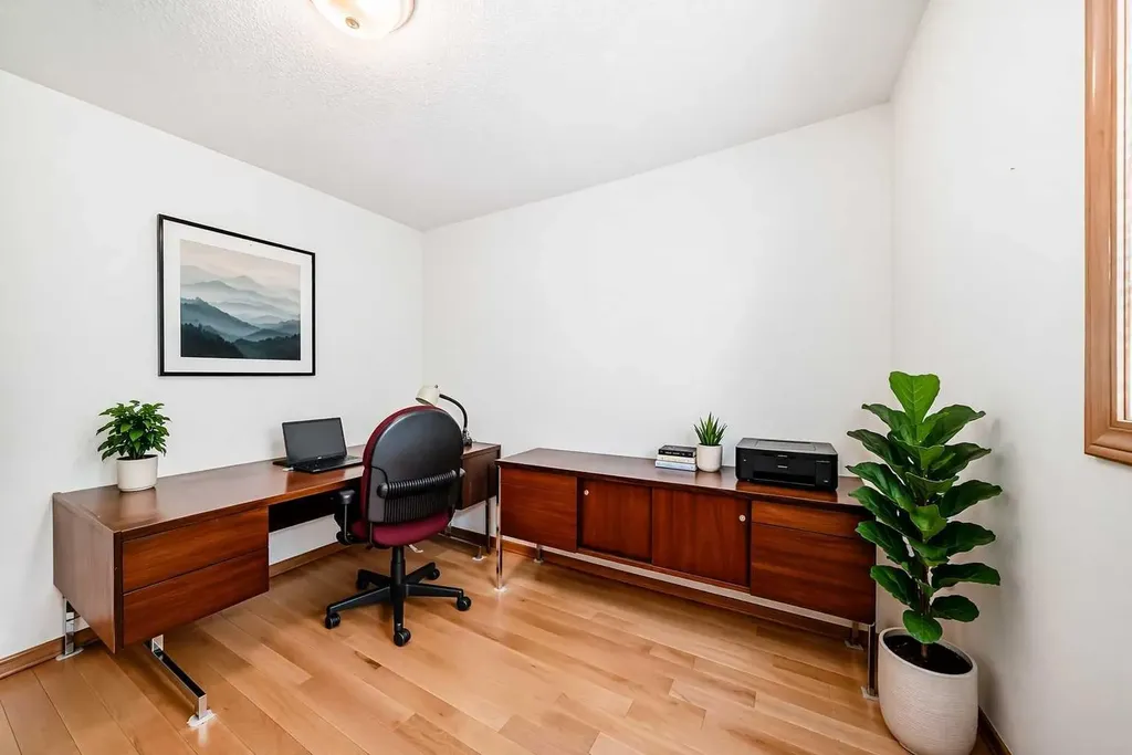 223 Hawkstone Close NW Calgary AB T3G 3P3