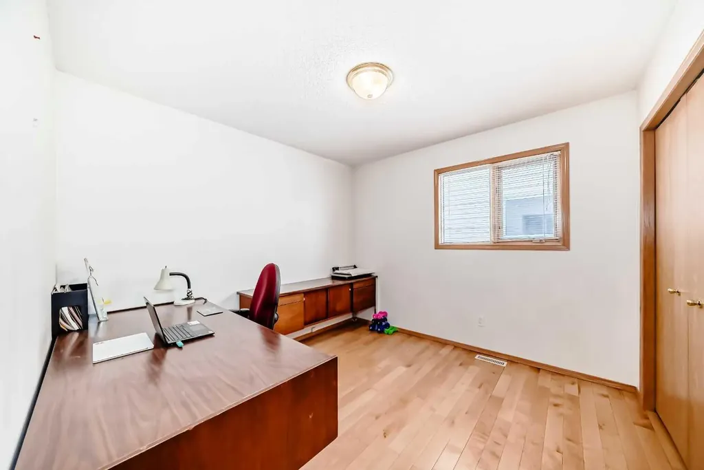 223 Hawkstone Close NW Calgary AB T3G 3P3