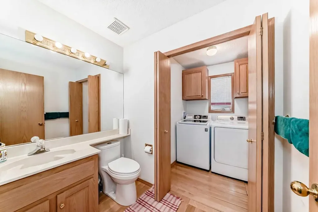 223 Hawkstone Close NW Calgary AB T3G 3P3
