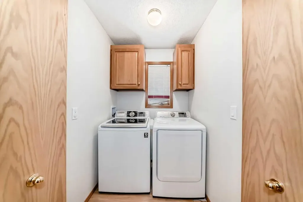 223 Hawkstone Close NW Calgary AB T3G 3P3