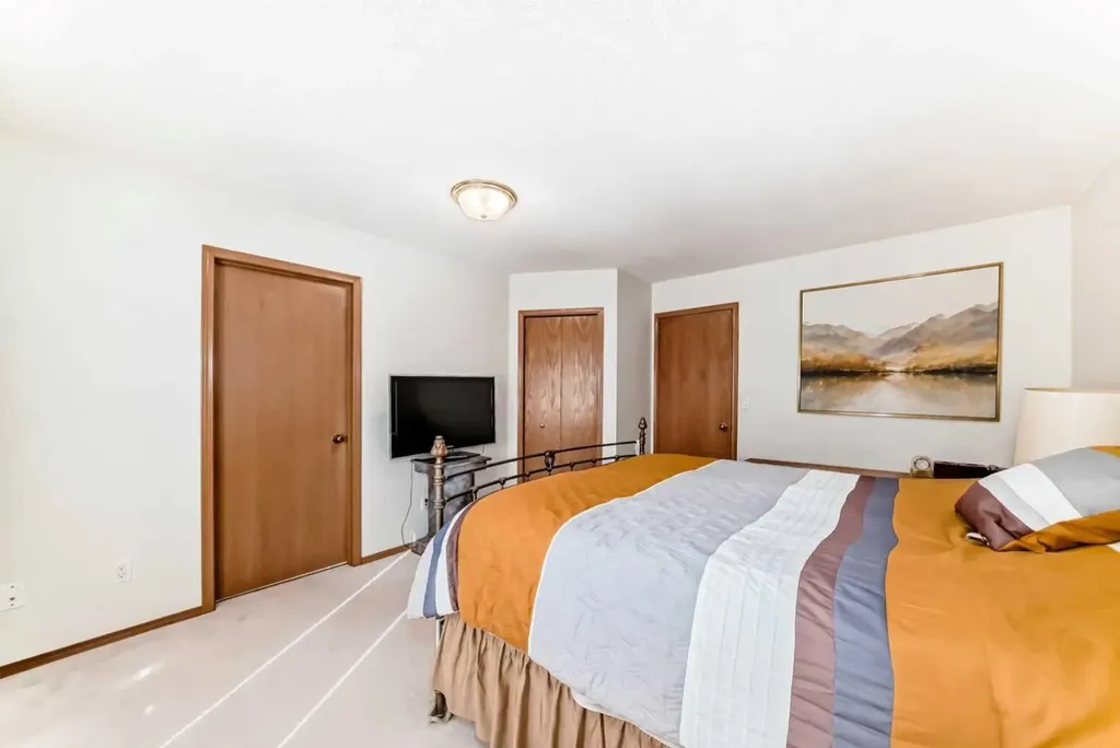 223 Hawkstone Close NW Calgary AB T3G 3P3