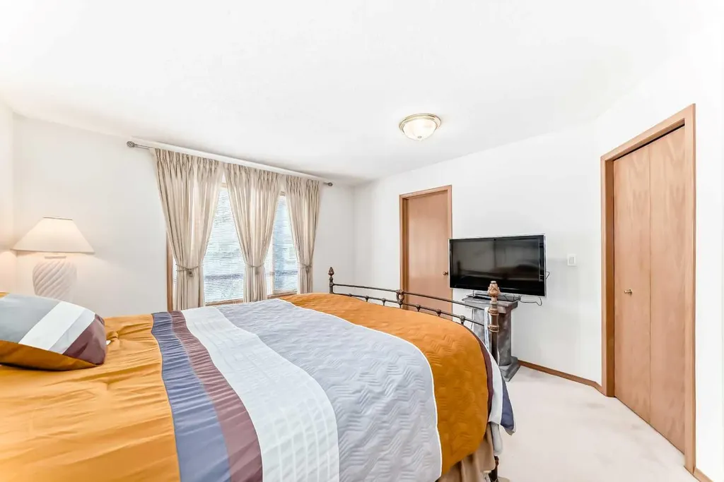 223 Hawkstone Close NW Calgary AB T3G 3P3