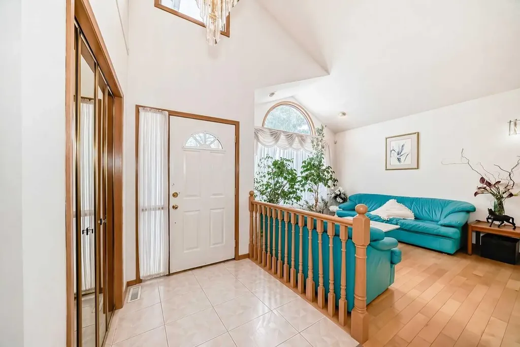 223 Hawkstone Close NW Calgary AB T3G 3P3
