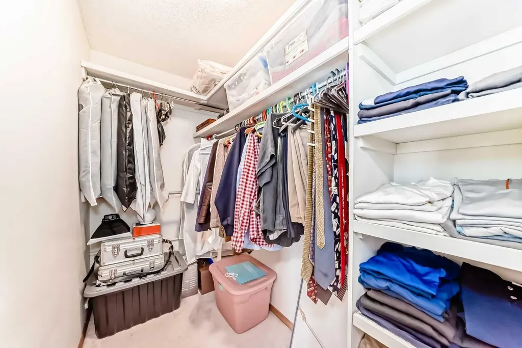 223 Hawkstone Close NW Calgary AB T3G 3P3