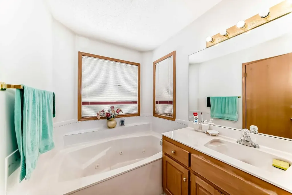 223 Hawkstone Close NW Calgary AB T3G 3P3
