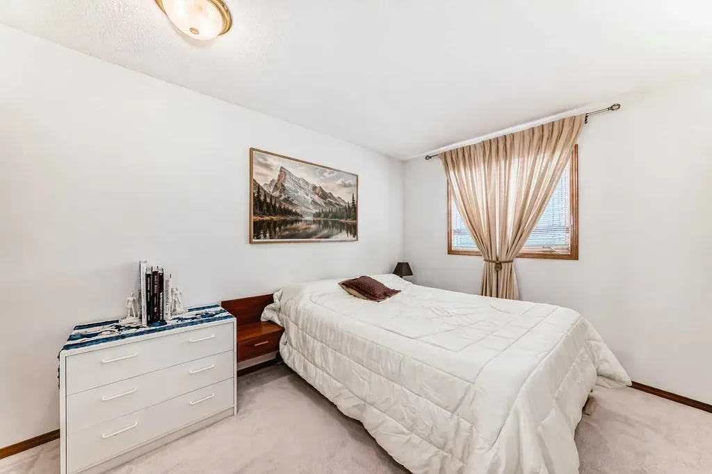 223 Hawkstone Close NW Calgary AB T3G 3P3