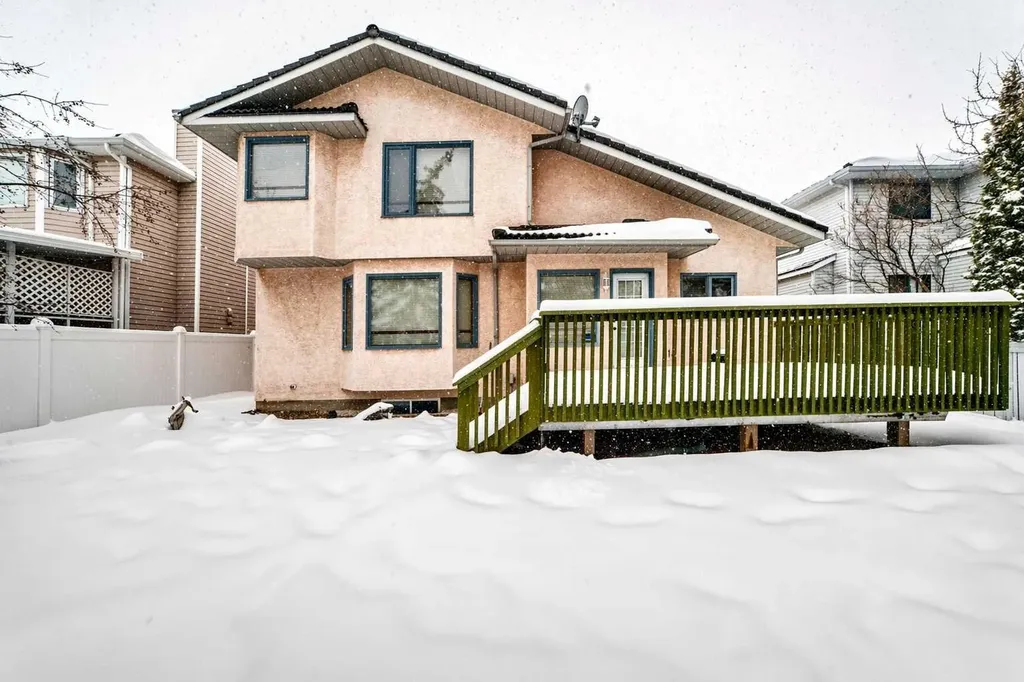 223 Hawkstone Close NW Calgary AB T3G 3P3