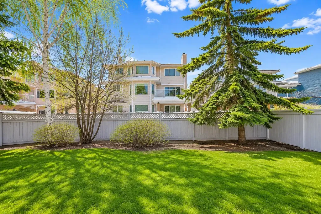 223 Hawkstone Close NW Calgary AB T3G 3P3