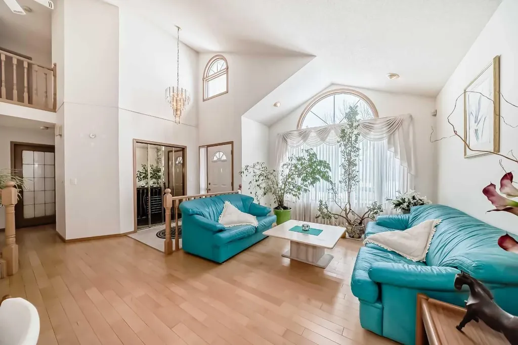 223 Hawkstone Close NW Calgary AB T3G 3P3