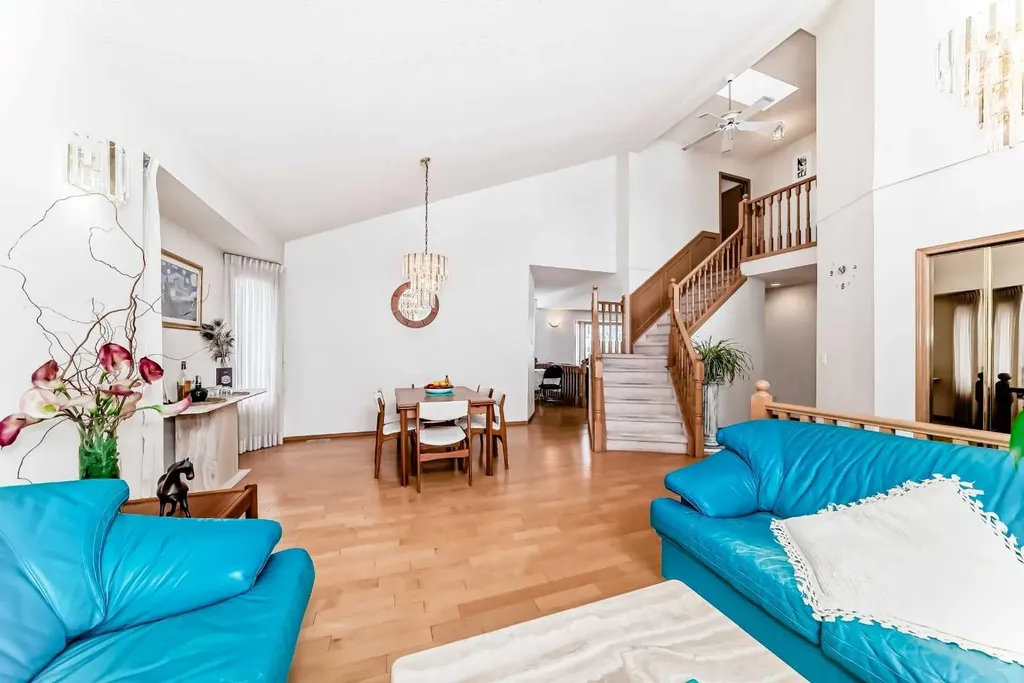 223 Hawkstone Close NW Calgary AB T3G 3P3