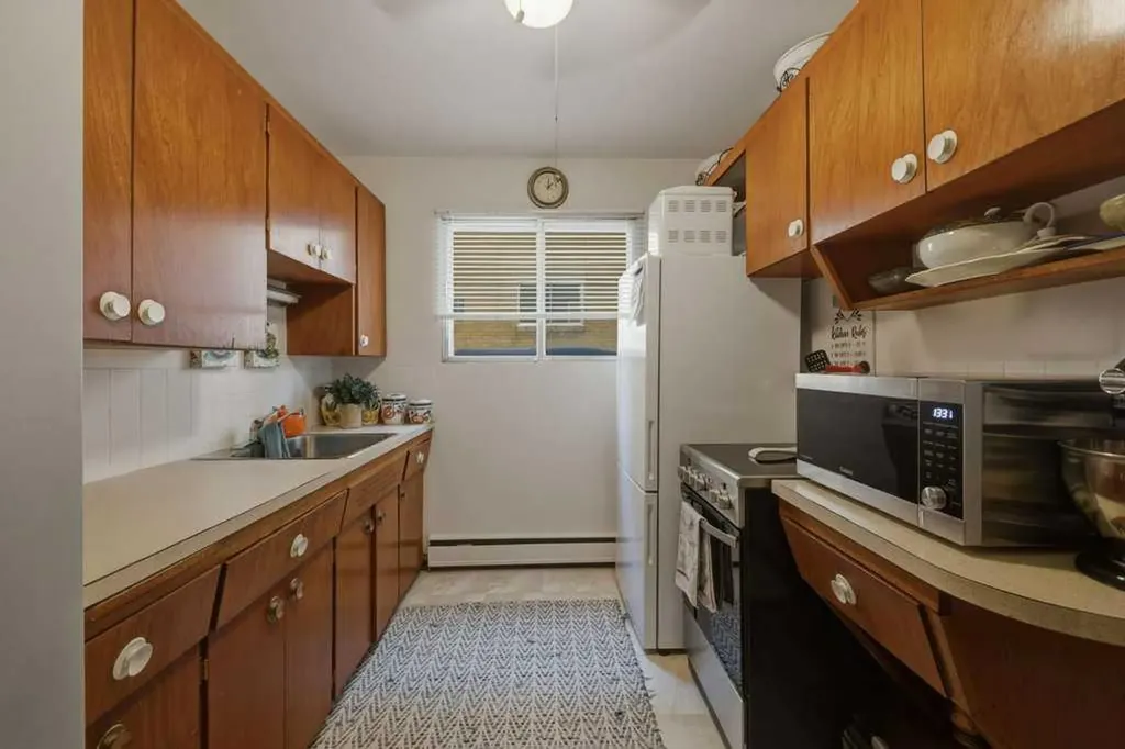 2428 14 Street SW Calgary AB T2T 3T6