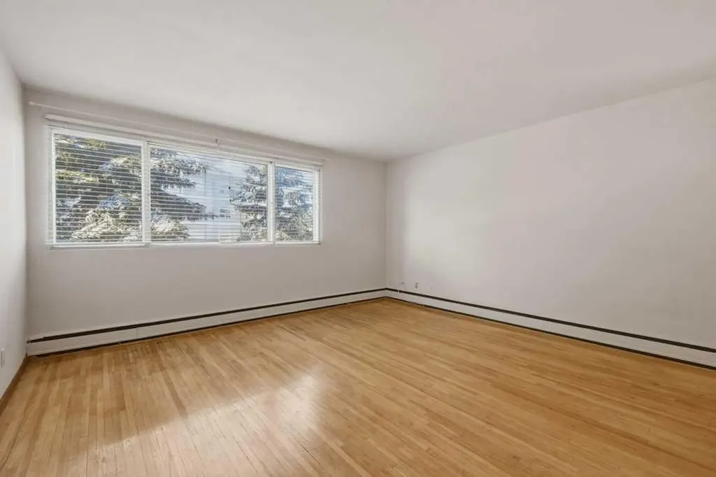 2428 14 Street SW Calgary AB T2T 3T6