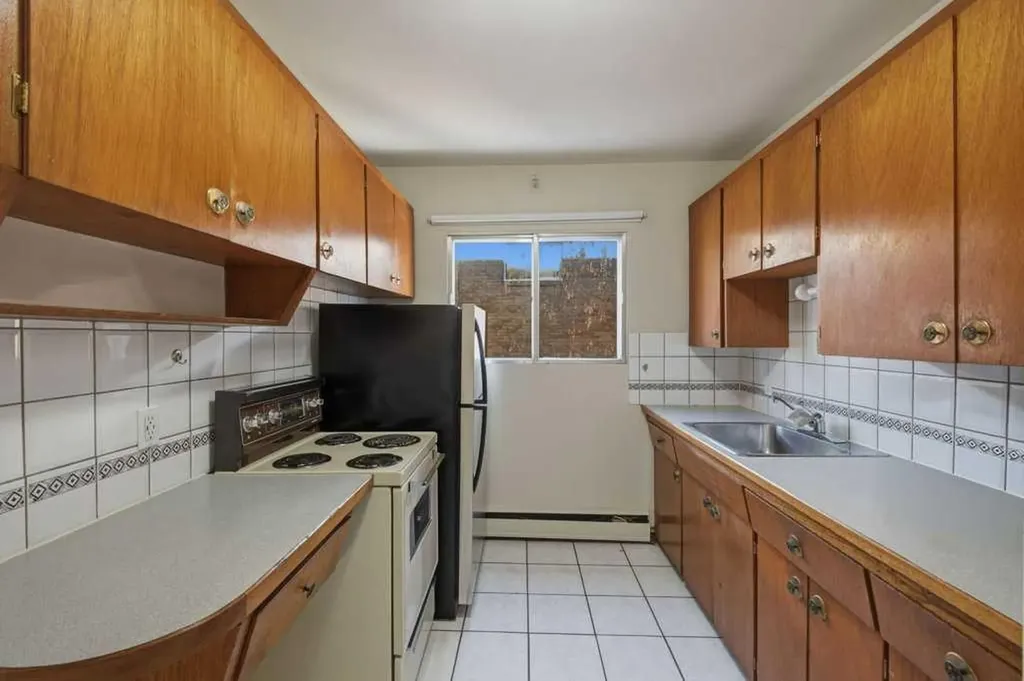 2428 14 Street SW Calgary AB T2T 3T6