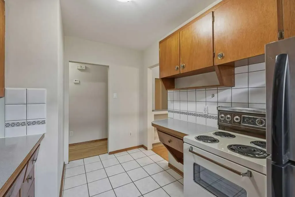 2428 14 Street SW Calgary AB T2T 3T6