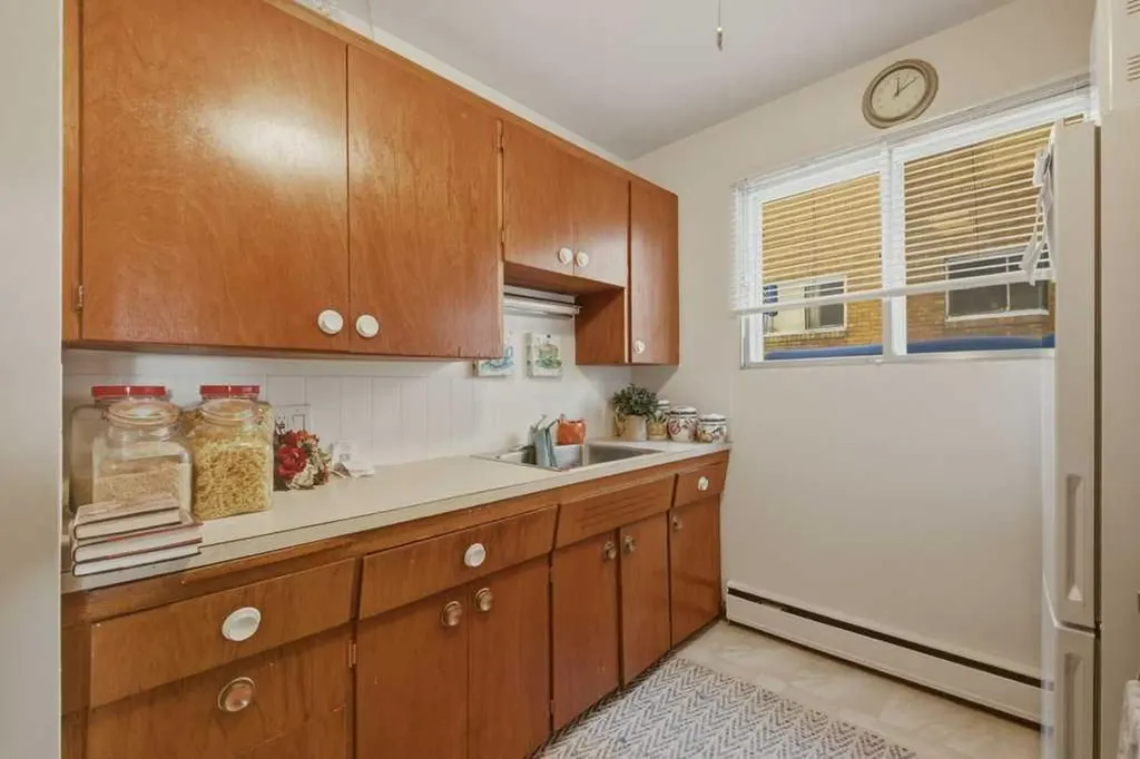2428 14 Street SW Calgary AB T2T 3T6