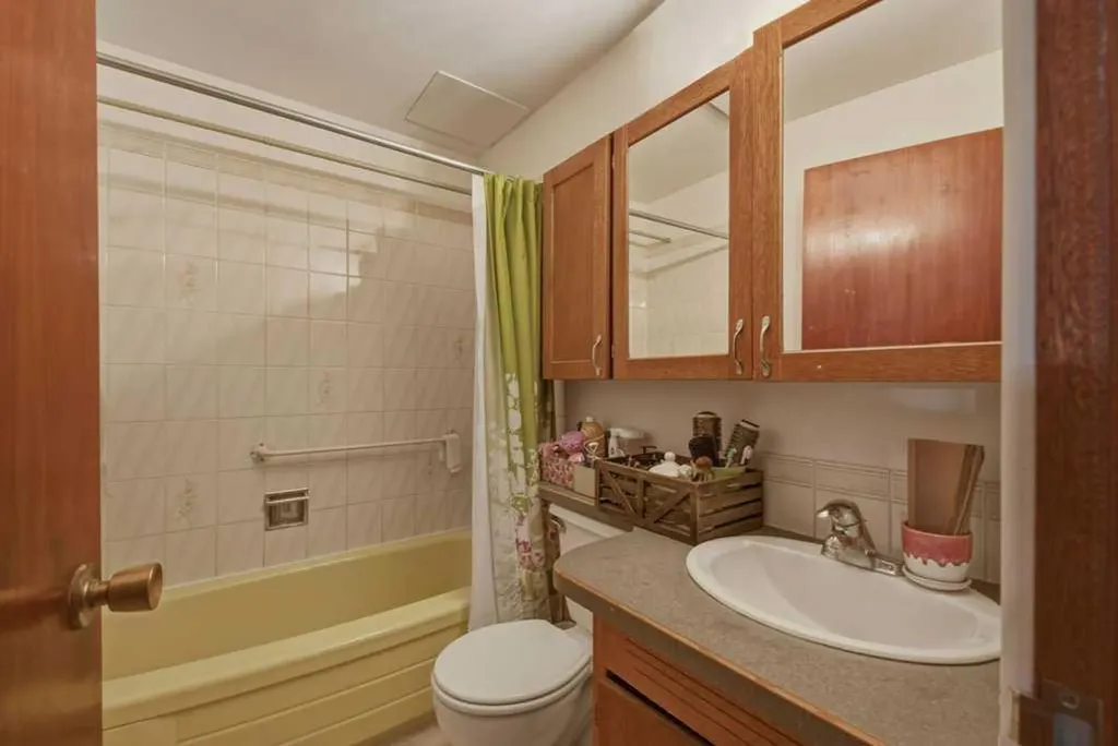 2428 14 Street SW Calgary AB T2T 3T6