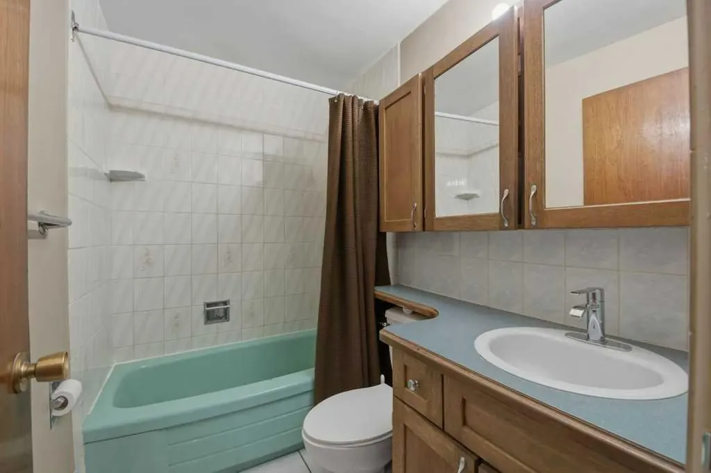 2428 14 Street SW Calgary AB T2T 3T6