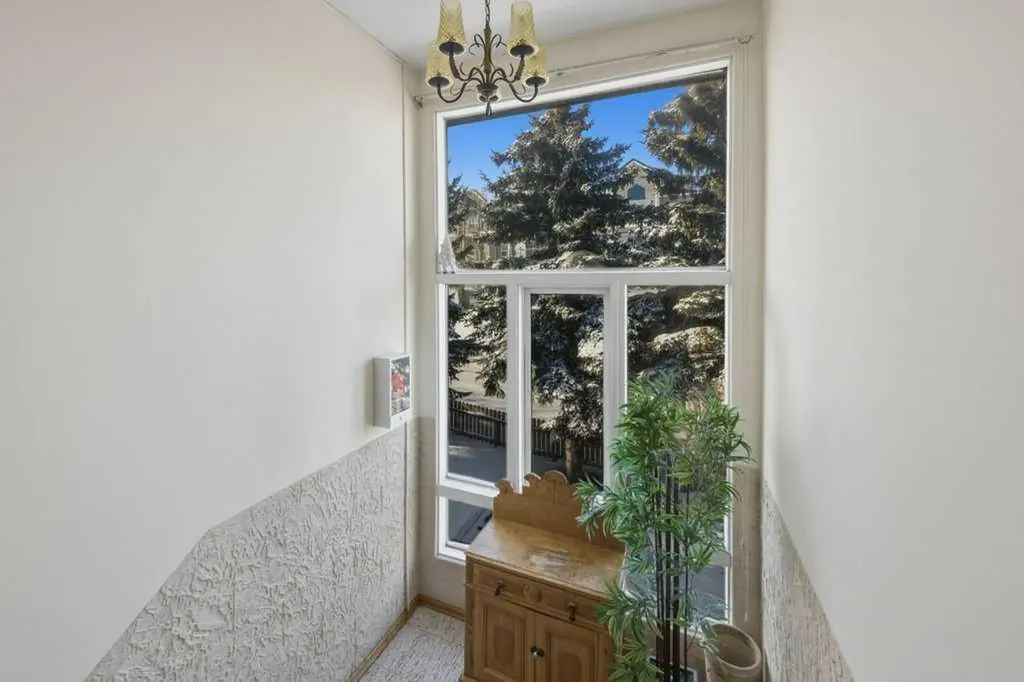 2428 14 Street SW Calgary AB T2T 3T6