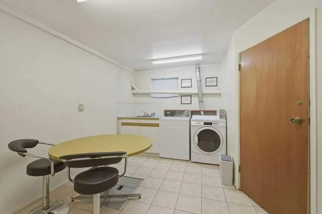 2428 14 Street SW Calgary AB T2T 3T6