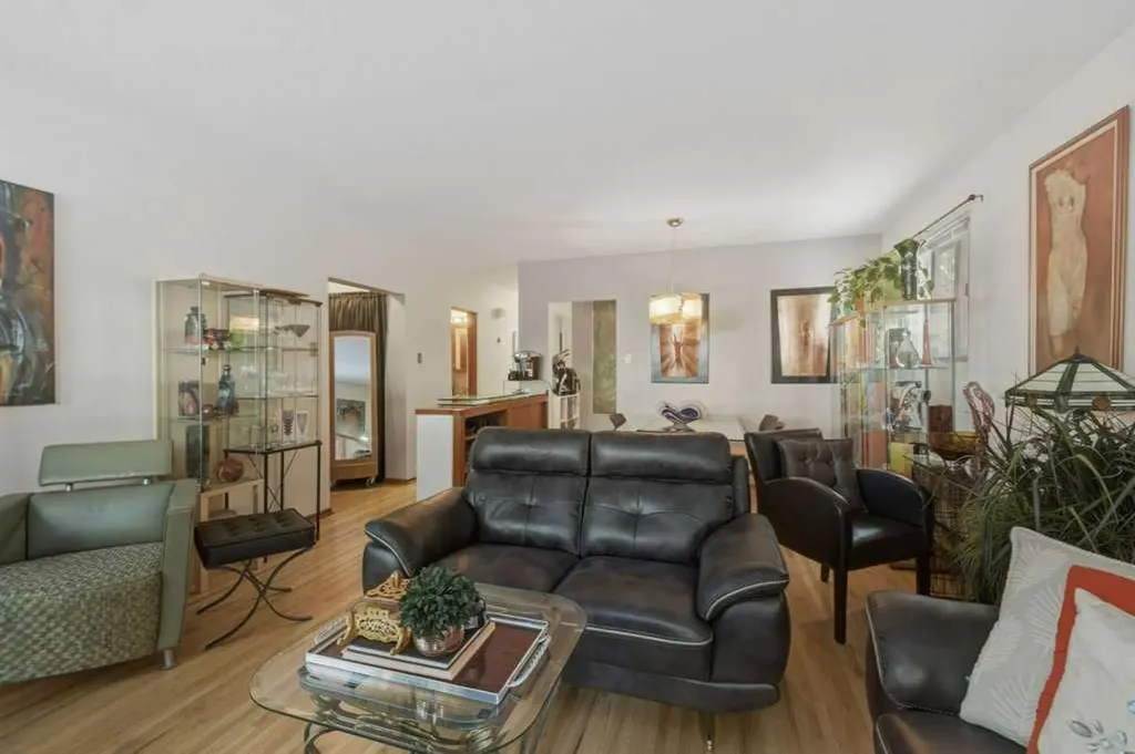 2428 14 Street SW Calgary AB T2T 3T6