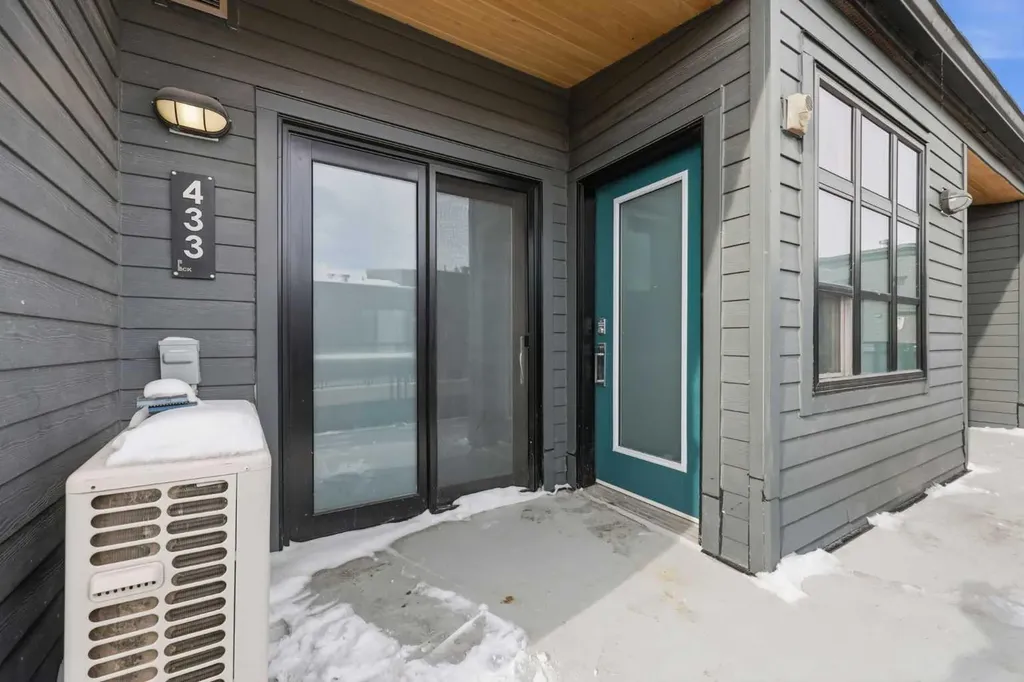 1719 9a Street SW Calgary AB T2T 6S3
