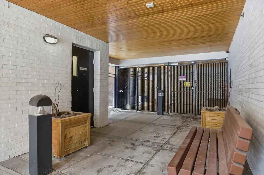 1719 9a Street SW Calgary AB T2T 6S3