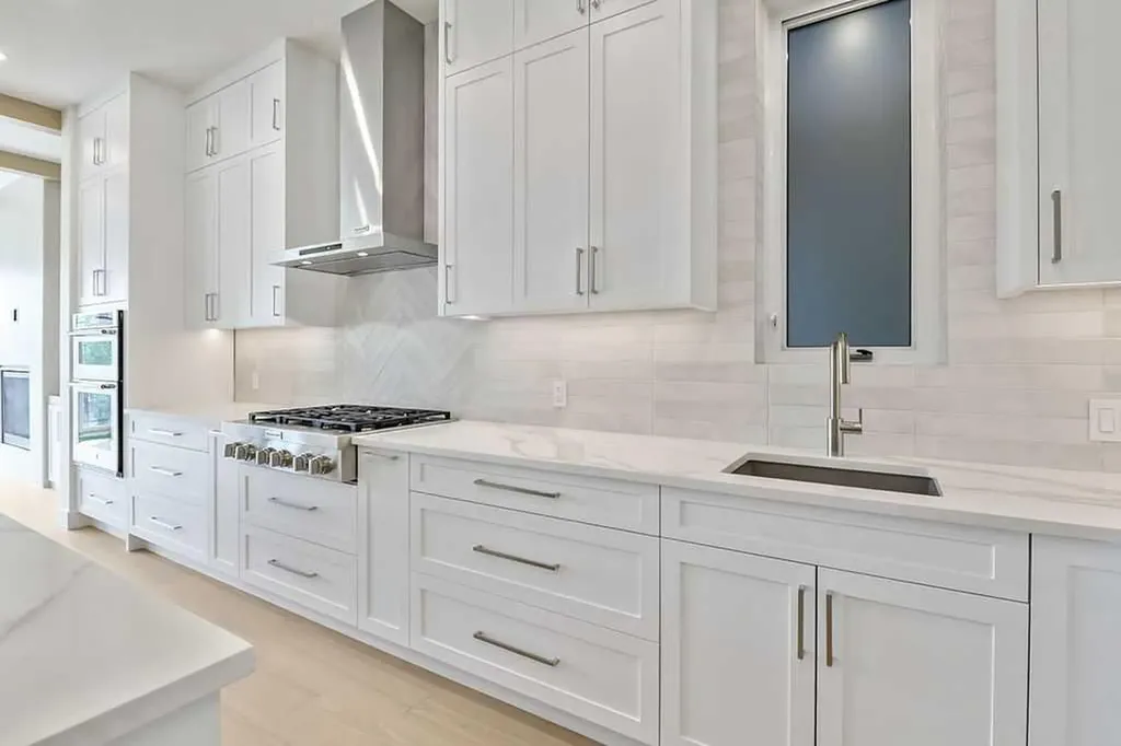 712 Bridge Crescent NE Calgary AB T2E 5B5