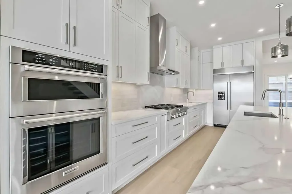 712 Bridge Crescent NE Calgary AB T2E 5B5